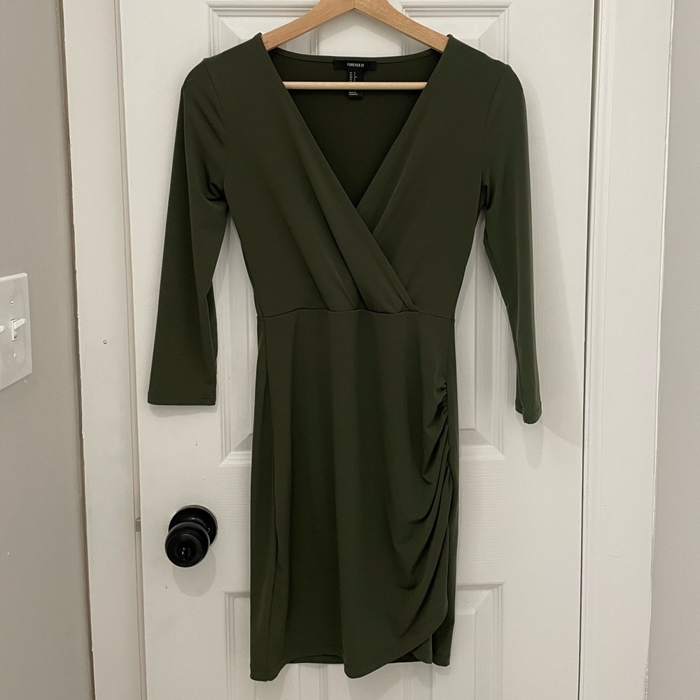 Forever 21 Green V-Neck Green Dress (Size Small)